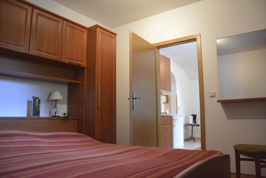 Apartments Bakuk Stari Grad  Buitenkant foto